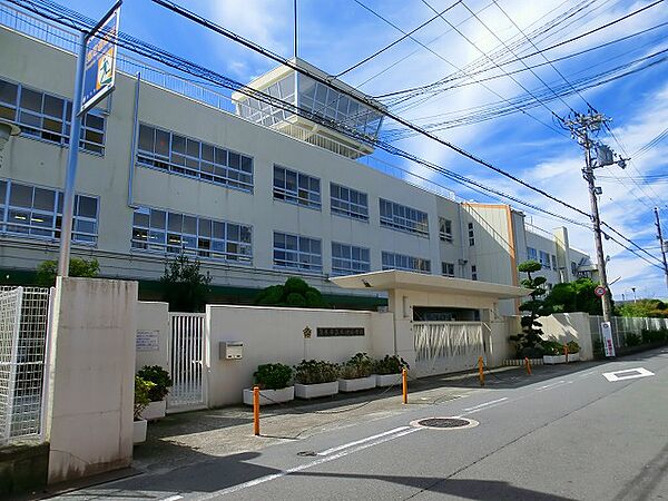 茨木市立大池小学校（873m）