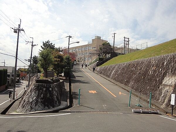高槻市立第九中学校（660m）