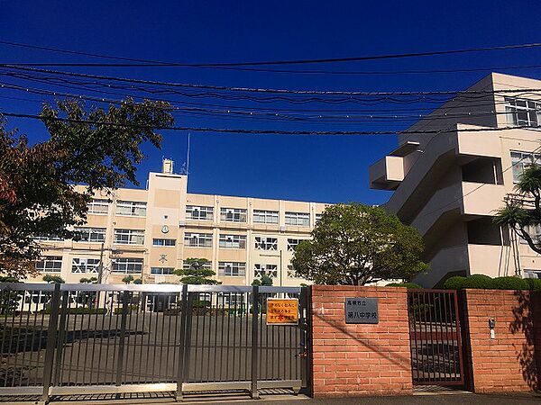 高槻市立第八中学校（945m）