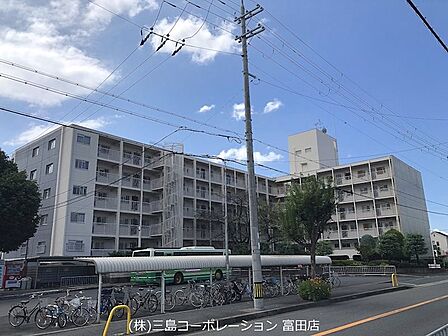 バス停も目の前にあり、交通の利便の整った立地!