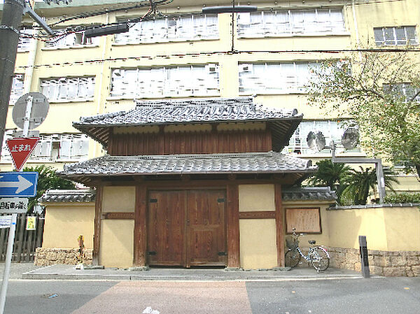 茨木市立茨木小学校（261m）