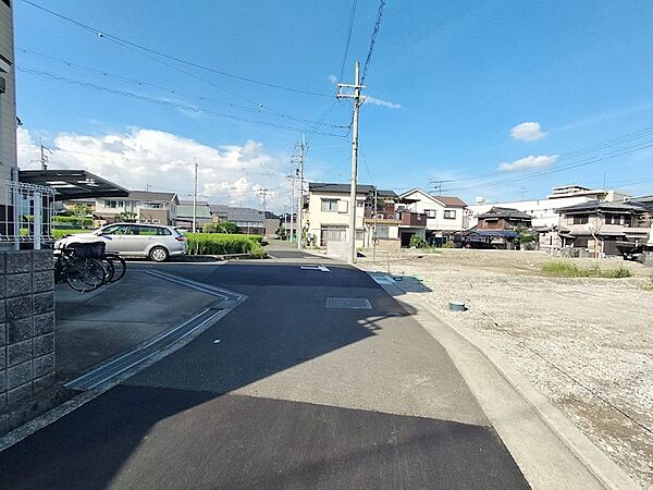 西側区画前面道路　幅員約4.8m