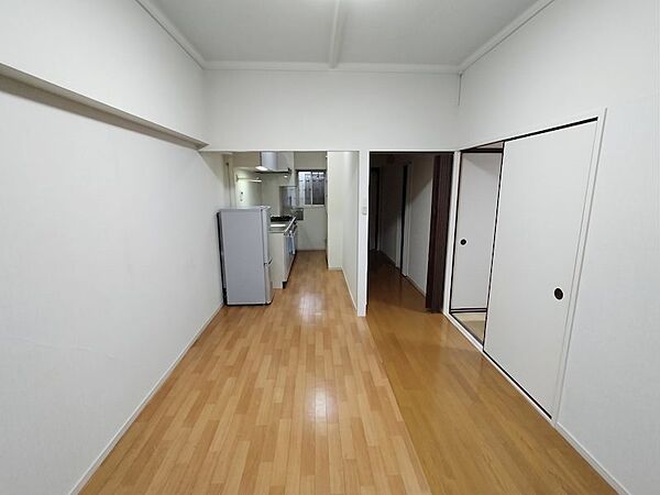 LDK約11帖。※AIにて家具を消去しております。