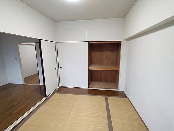 東側洋室6帖AIにて家具を消去しております。