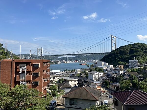 ベランダから見る圧巻の関門海峡。関門海峡花火大会の特等席。