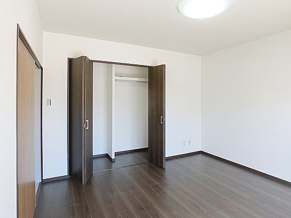 クローゼットのあるお部屋で広々空間を使えます