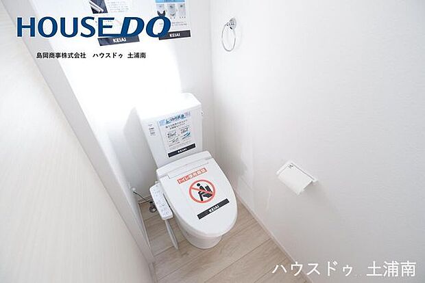 1階・2階にトイレ完備！取り合いにならずにすみますね♪1階は温水洗浄付トイレです♪