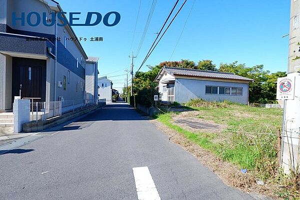 接道は南側で5.5ｍあり、駐車もラクラク、陽当たり良好です♪