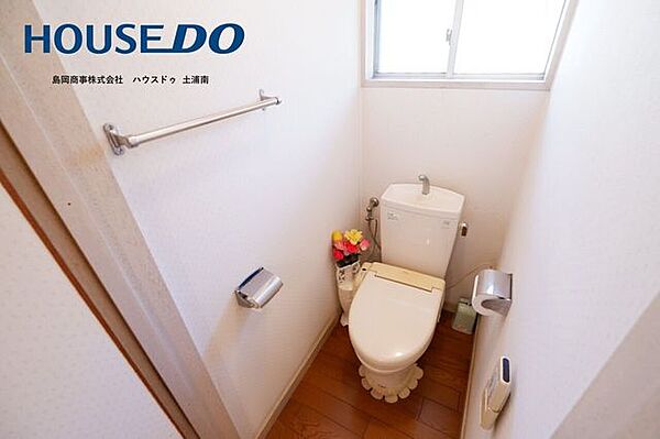【トイレ】 現代では必要不可欠な温水洗浄付トイレ♪冬場の冷たい便座を暖める暖房便座機能は、日本の誇れる技術です♪