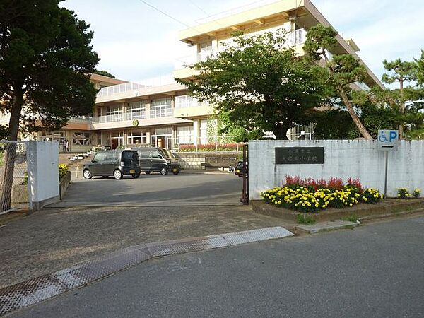 大岩田小学校 700m