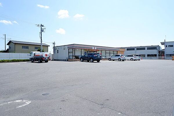 セブンイレブンかすみがうら下稲吉店 700m