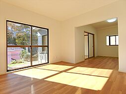 川崎市麻生区王禅寺東3丁目戸建 4SLDKのリビング/ダイニング