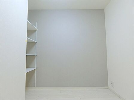 2.5帖のDENはワークスペースやスタディールーム、収納スペースとしても活躍しますね。