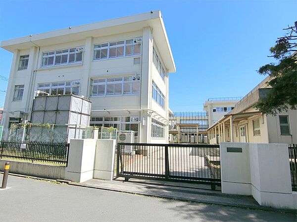 川崎市立平間小学校（692m）