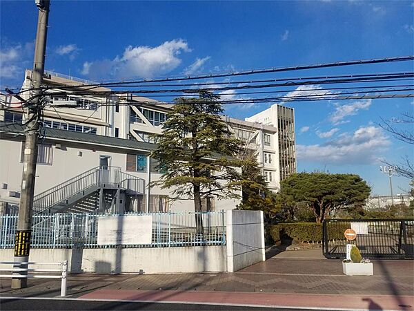 川崎市立久本小学校（717m）