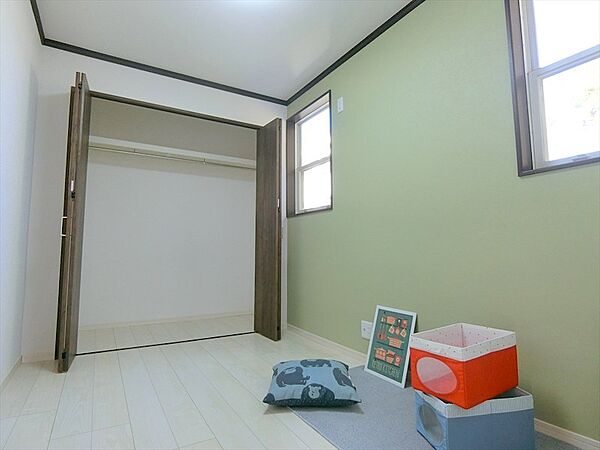 全室に収納が設置されているので、場所を問わず整理整頓ができますね。