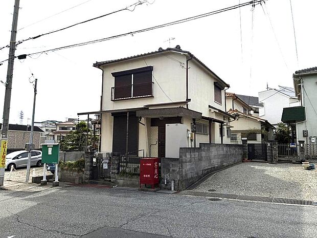 徒歩圏にはスーパーや薬局などの生活施設も揃っており、毎日の暮らしがとても便利です。