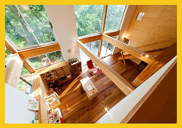 “SE構法”は、間口いっぱいの開口部を設け、天井を高くすることでお洒落で開放的な空間を実現出来ます。