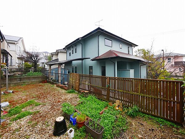 ガーデニングや家庭菜園など用途多様な広々としたお庭♪