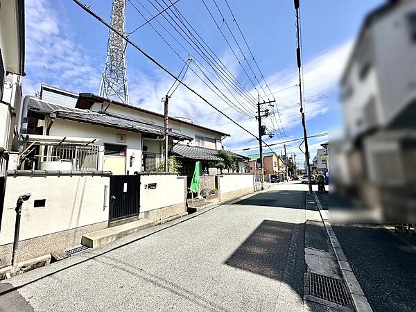 西側・公道