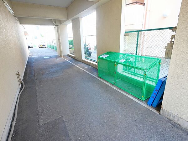 共用部分もきれいに管理されています。エレベーター付きで毎日の昇り降りも快適です。