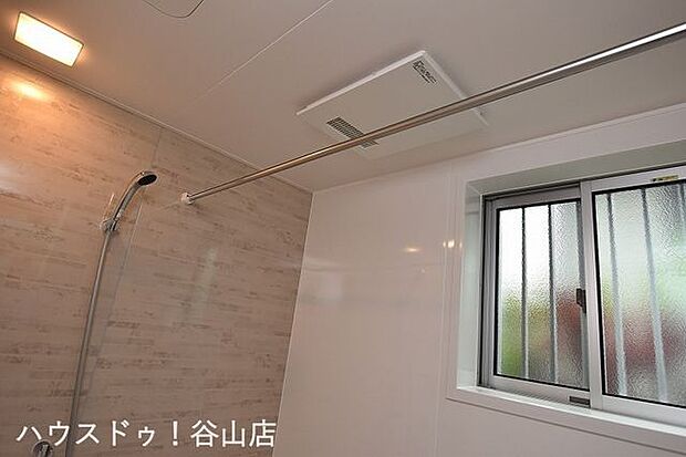 【過去施工例】乾燥機付きの浴室は雨の日でも洗濯物が干せるので、忙しい共働きのご家庭では大活躍です。