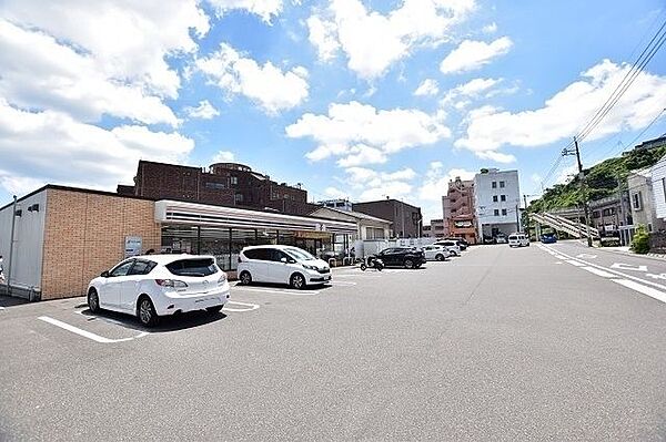 セブンイレブン南鹿児島駅前店【セブンイレブン南鹿児島駅前店】鹿児島市南郡元町にあるコンビニです。設備・サービス　ATM、マルチコピー機、たばこ、お酒、セブンカフェなど 560m