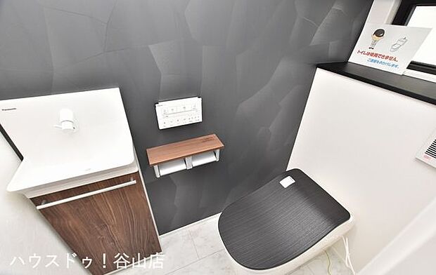”コスモス紫原店近くのこだわり設計の新築”の1階トイレ