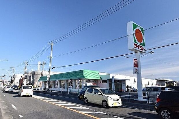 タイヨー光山店【タイヨー光山店】は、鹿児島市光山2丁目1番1号に位置する谷山街道近くのスーパーです。取扱品目は主に「生鮮食品・日配品・一般食品・日用雑貨・お酒」です。駐車場があります。 220m