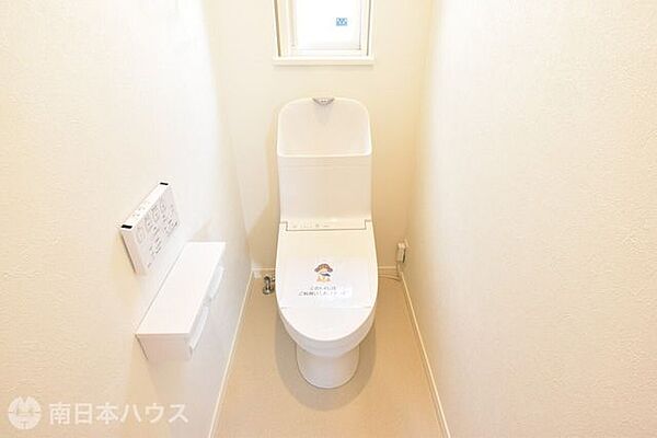 2階にも温水洗浄便座付きのトイレがあり、お休みの時間帯も安心です