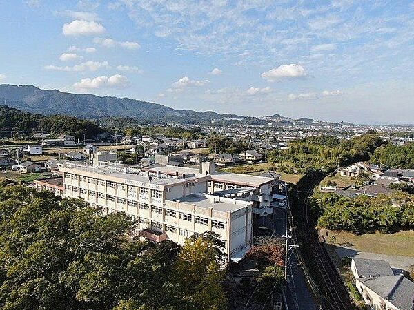 鹿児島市立福平小学校では「希望」を校訓に，「笑顔あふれる福平小」をキャッチフレーズにして，学校教育目標の具現化に努めています。 1800m