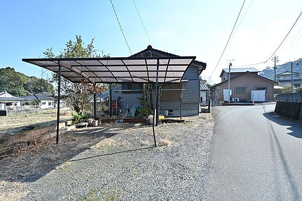 お車の出し入れしやすいです