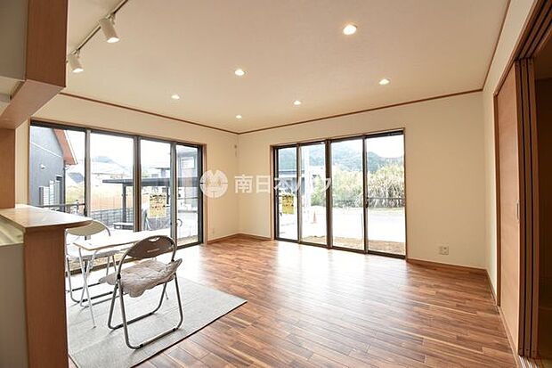 心地よく暮らせる明るい開放感のあるリビング