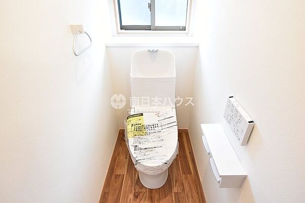温水洗浄便座付きのトイレです