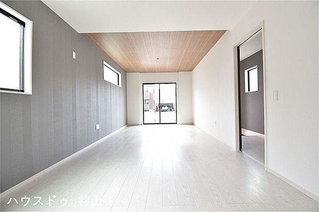 ご家族みんながゆったりくつろげる広々リビング