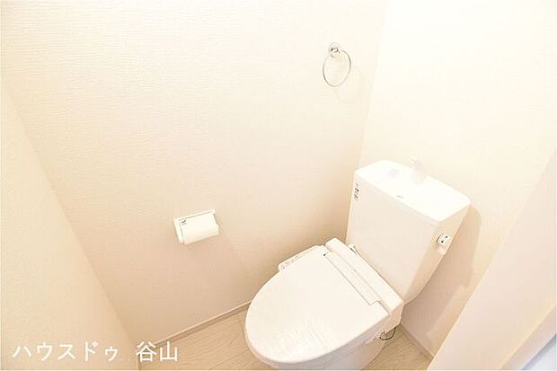 トイレは温水洗浄便座付。寒い日も安心してご使用いただけます。