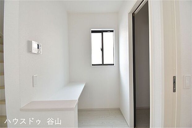 お子様の学習スペースやパパのワークスペースにもご活用いただけるスタディースペースを設置