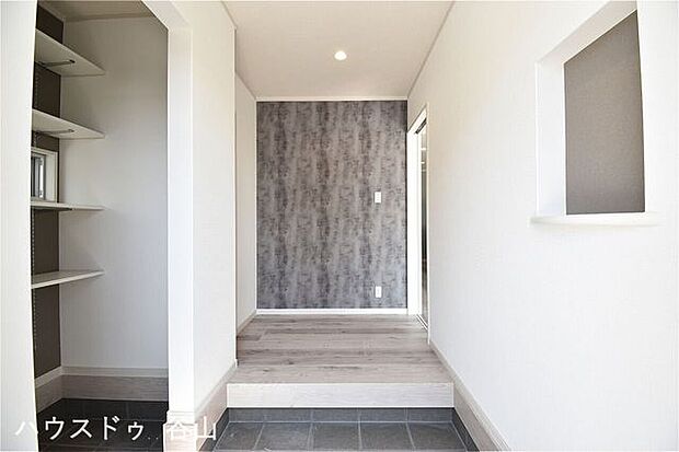 心地よく迎え入れてくれる玄関スペース