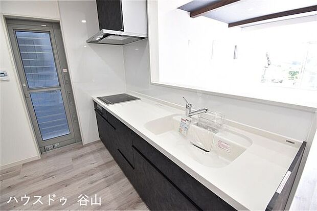 デザイン性と機能性を兼ね備えたシステムキッチン