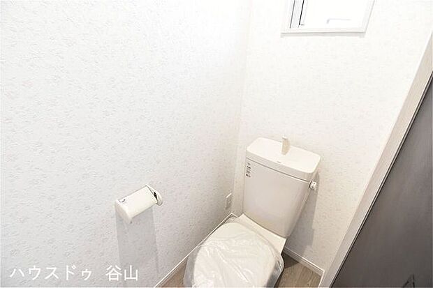 2階トイレがあり、お休みの時間でも安心です。