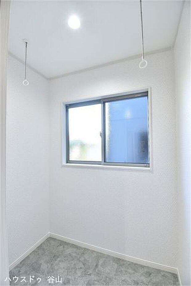 洗面脱衣室からつながるドライルーム♪室内物干し付き