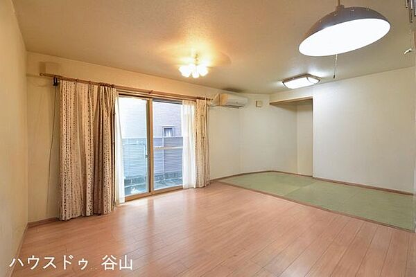 ※画像処理により家具を消しています