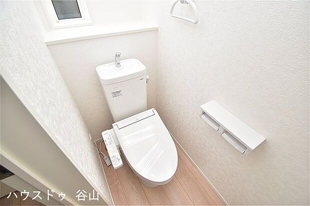 快適な温水洗浄便座付きの1階トイレ