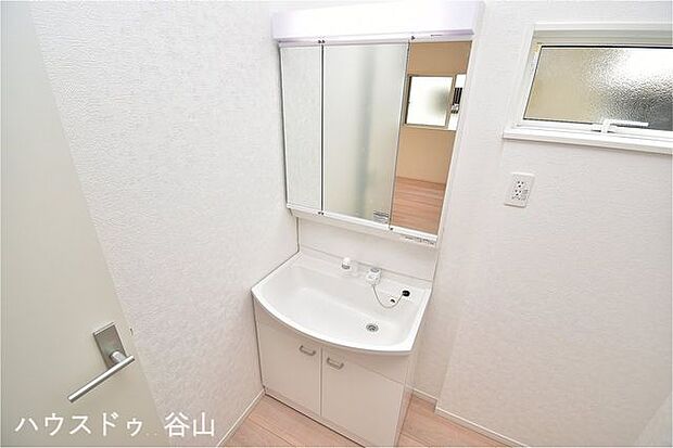 洗面台のお手入れにも便利！シャワー付洗面台