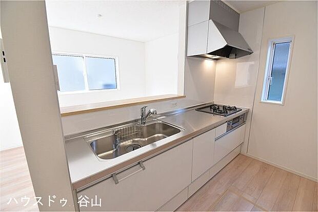 家事も快適にこなせるシステムキッチン