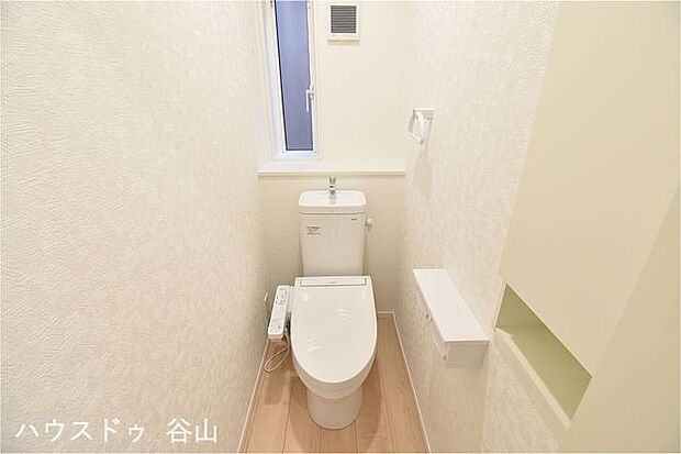 快適な温水洗浄便座付きの1階トイレ