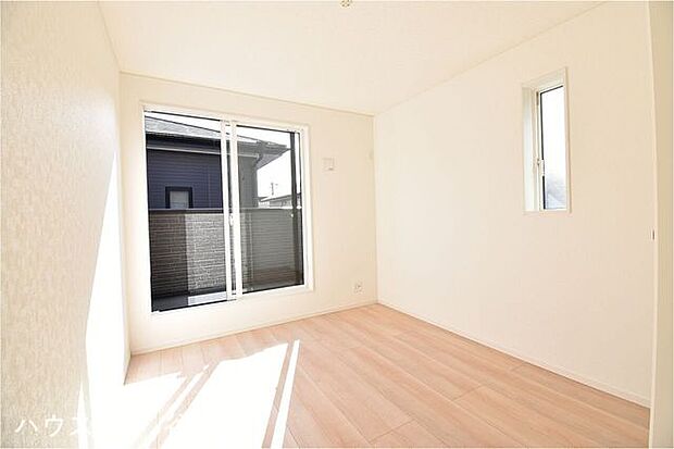 インテリアのコーディネートがしやすいシンプルな内装デザインです