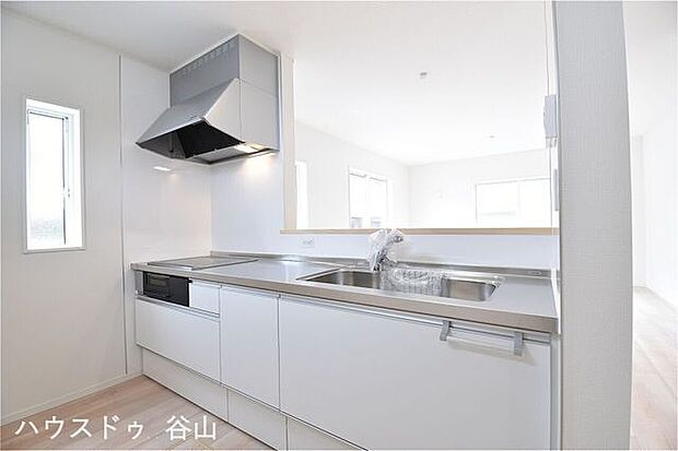 デザイン性と機能性を兼ね備えたシステムキッチン