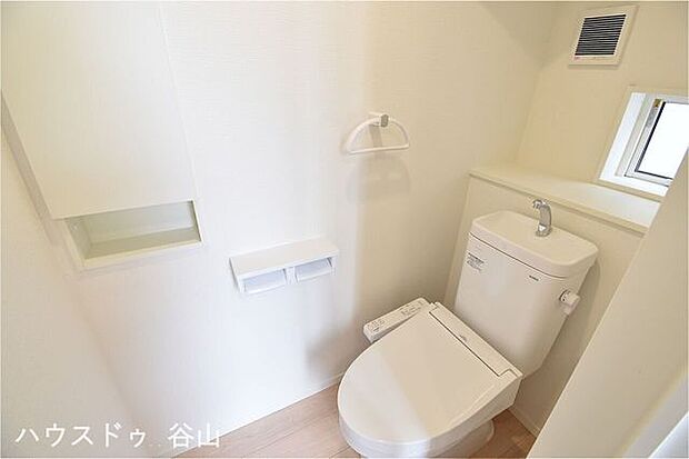 快適な温水洗浄便座付きの1階トイレ