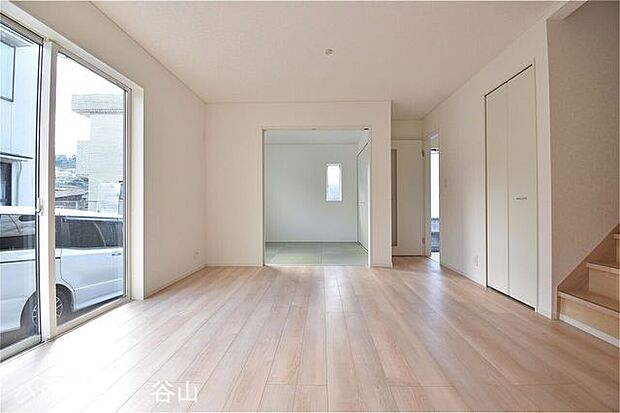 開放感のある広々リビングに光と風を呼び込みます